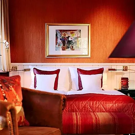 Hotel Village *