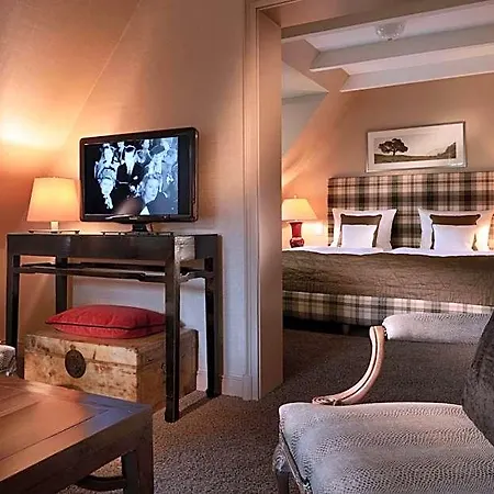 Hotel Village *